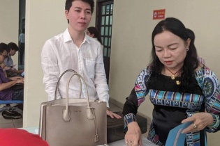 Lại hoãn phiên tòa ca sĩ Đàm Vĩnh Hưng bị kiện