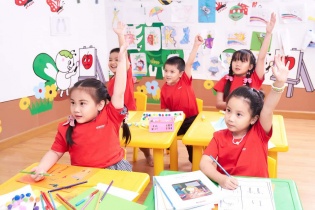 IBC quyết định vay tiền mua thêm cổ phần chuỗi tiếng anh Apax English