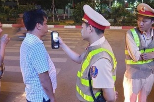 Từ 01/01/2020: Đã uống rượu bia là không lái, quán nhậu phải hỗ trợ gọi taxi cho khách hàng