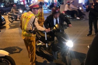 Mạo danh Vụ trưởng Bộ Giáo dục và Đào tạo khi bị dừng xe kiểm tra nồng độ cồn 