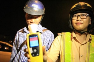 Tài xế bỏ lại xe, không thổi nồng độ cồn có bị xử phạt?