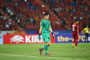 Thủ môn Bùi Tiến Dũng không cùng CLB TPHCM dự AFC Champions League 