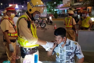Sáng kiến độc đáo đo nồng độ cồn bằng... bong bóng thời dịch Corona 