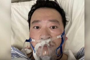 Bệnh viện xác nhận bác sĩ cảnh báo virus Corona qua đời