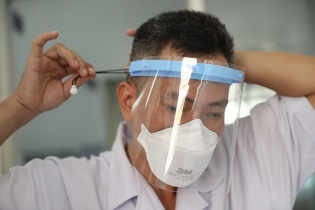 Virus Corona không truyền qua "bụi khí"