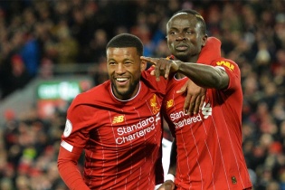 Liverpool san bằng kỷ lục của Man City