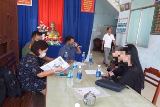 Công an làm việc với cô gái về từ Hàn Quốc khoe "thoát cách ly" 