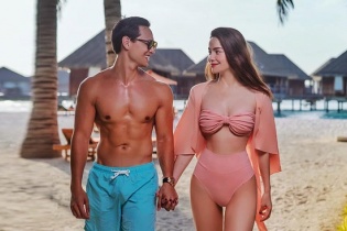 Hồ Ngọc Hà và Kim Lý chia sẻ ảnh tuyệt đẹp trên bãi biển Maldives