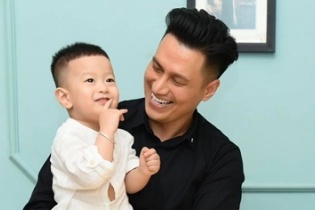 Việt Anh và vợ cũ tổ chức sinh nhật cho con