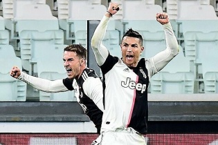 Juventus nhấn chìm Inter