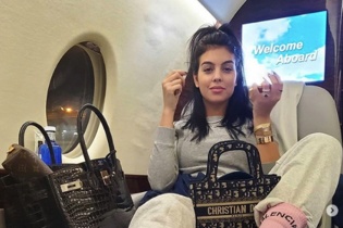 Bạn gái của C.Ronaldo gây sốc với hình ảnh khó tin