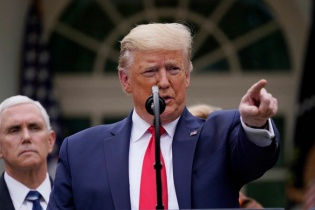 Trump tuyên bố tình trạng khẩn cấp quốc gia