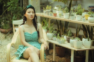 Vợ xinh đẹp mặc "trẻ như gái 18" của ca sĩ Đăng Dương