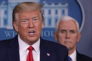 Trump kích hoạt luật quốc phòng để chống Covid-19