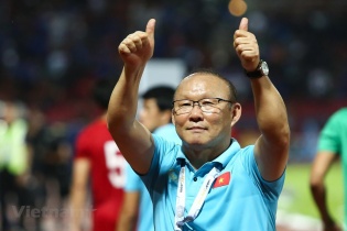 HLV Park Hang-seo chung tay kêu gọi ủng hộ 100.000 USD chống COVID-19