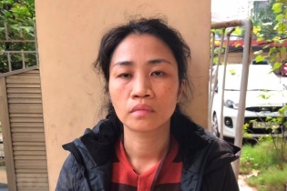 Khởi tố đối tượng không đo thân nhiệt, giật khẩu trang, tát cảnh sát