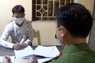Bắt tạm giam đối tượng không đeo khẩu trang, chống đối công an