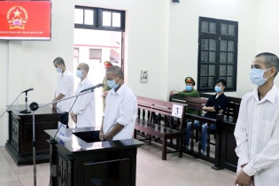Bốn đối tượng lĩnh án tù giam vì hành hung cán bộ phòng, chống dịch