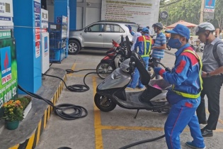 Giá xăng có thể giảm vào ngày mai, tiếp tục lập mức rẻ kỷ lục mới 