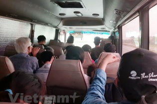 Người dân bị nhồi nhét, hét giá vé và không giãn cách ghế ngồi