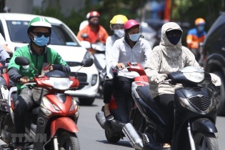 Bắc Bộ và Trung Bộ vẫn nắng nóng gay gắt, đề phòng mất nước, đột quỵ