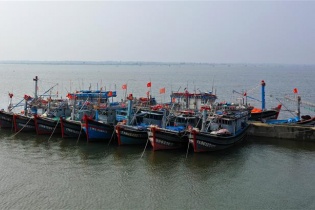 Các tỉnh, thành phố ven biển chủ động ứng phó với áp thấp nhiệt đới
