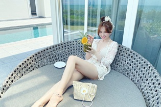 Hari Won diện áo tắm khoe sắc vóc nóng bỏng