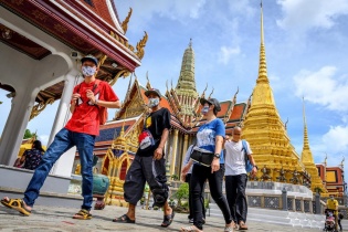 Thái Lan mở cửa trở lại biên giới, bỏ lệnh cấm các chuyến bay quốc tế