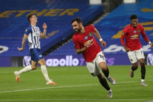 Bruno Fernandes lập cú đúp, Manchester United áp sát tốp 4