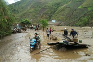 Các khu vực trên cả nước đề phòng khả năng xảy ra lốc, sét, mưa đá