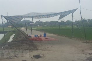 Hà Nội: Vận động người dân không chặn xe vào bãi rác Nam Sơn