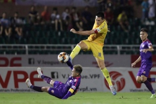 Nhức nhối vấn nạn trọng tài V-League: Thêm người sai sót bị treo còi