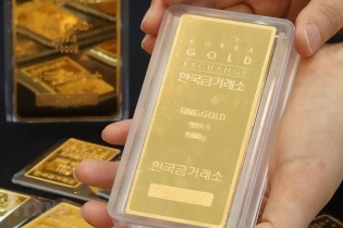 Giá vàng đi xuống sau khi Fed cam kết hỗ trợ nền kinh tế Mỹ