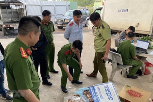 Tiêu hủy gần 3 tấn thịt gà quá hạn sử dụng và nhiễm khuẩn salmonella