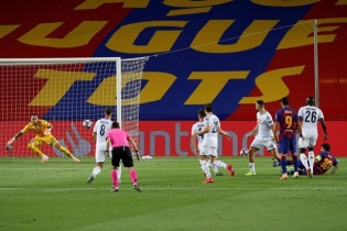 Thắng Napoli, Barcelona "đại chiến" Bayern ở tứ kết Champions League