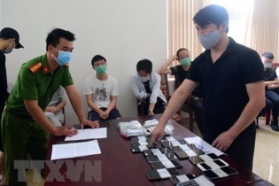 Xử phạt, trục xuất nhóm người nước ngoài tổ chức đánh bạc qua mạng