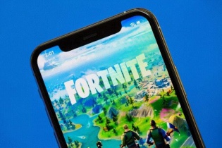Apple bị kiện vì xóa trò chơi điện tử Fortnite khỏi kho ứng dụng
