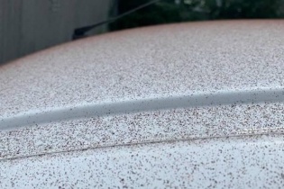 Kỳ lạ mưa chocolate liên tục rơi tại một thị trấn của Thụy Sĩ