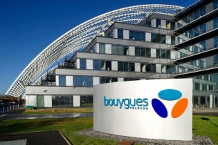Pháp: Bouygues Telecom sẽ dỡ bỏ hàng nghìn cột ăng-ten của Huawei