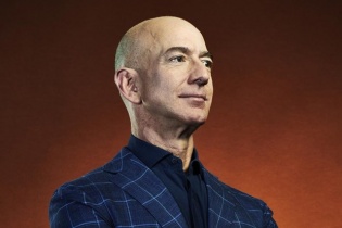 Ông chủ Amazon đối mặt nhiều chỉ trích dù sở hữu hơn 200 tỷ USD