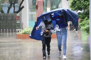 Các tỉnh Bắc Bộ ngày nắng nóng, chiều tối và đêm có mưa dông
