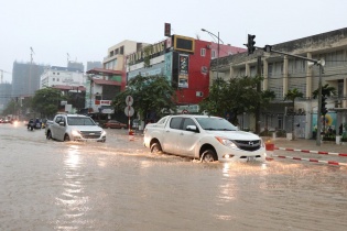 Bắc Bộ giảm mưa, vùng núi vẫn nguy cơ lũ quét, Hà Nội có mưa rào, dông