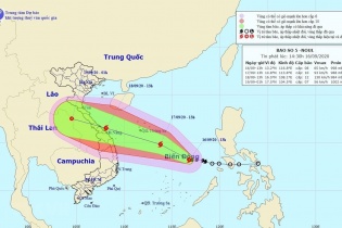 Bão số 5 tiếp tục di chuyển hướng Tây Tây Bắc, có khả năng mạnh thêm