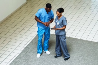 Tin tặc gửi mã độc tống tiền hệ thống bệnh viện tại Mỹ và Anh