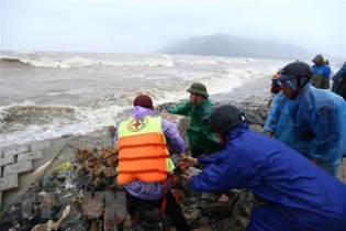 Thực hiện nghiêm sự chỉ đạo về ứng phó với bão số 8