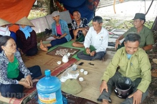 Hà Nội: Bãi rác Nam Sơn ‘hắt xì,’ dân nội thành lại khổ vì hôi thối
