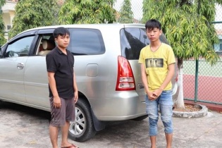 Bình Phước: Phát hiện 2 đối tượng dùng ôtô vận chuyển pháo lậu