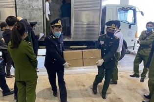 Phát hiện vụ vận chuyển số lượng lớn pháo và gỗ lậu tại biên giới