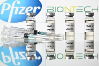 Lô vắcxin đầu tiên của Pfizer bắt đầu được chuyển đi vào 13/12