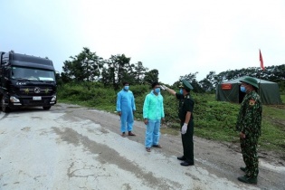 Quản lý chặt đường mòn, lối mở, ngăn chặn xuất nhập cảnh trái phép